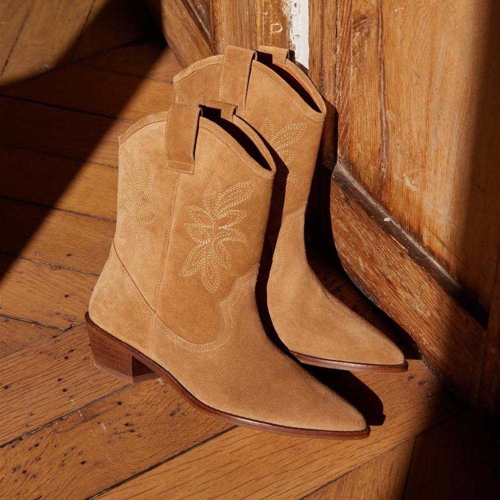 Sezane Penelope tan Suede western ankle boots